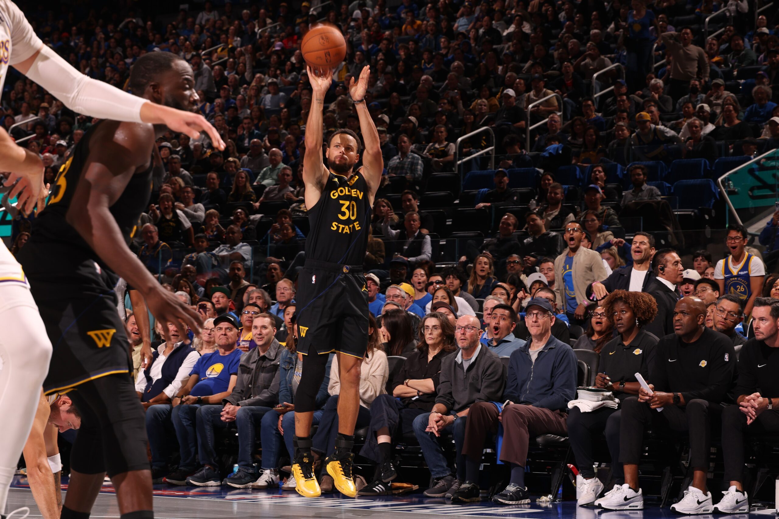 Steph Curry passes Hall-of-Famer to move up NBA all-time scoring list