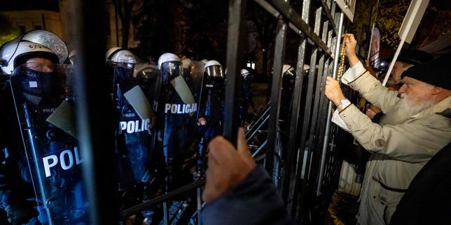 En Pologne, nuit de heurts devant le Tribunal constitutionnel
