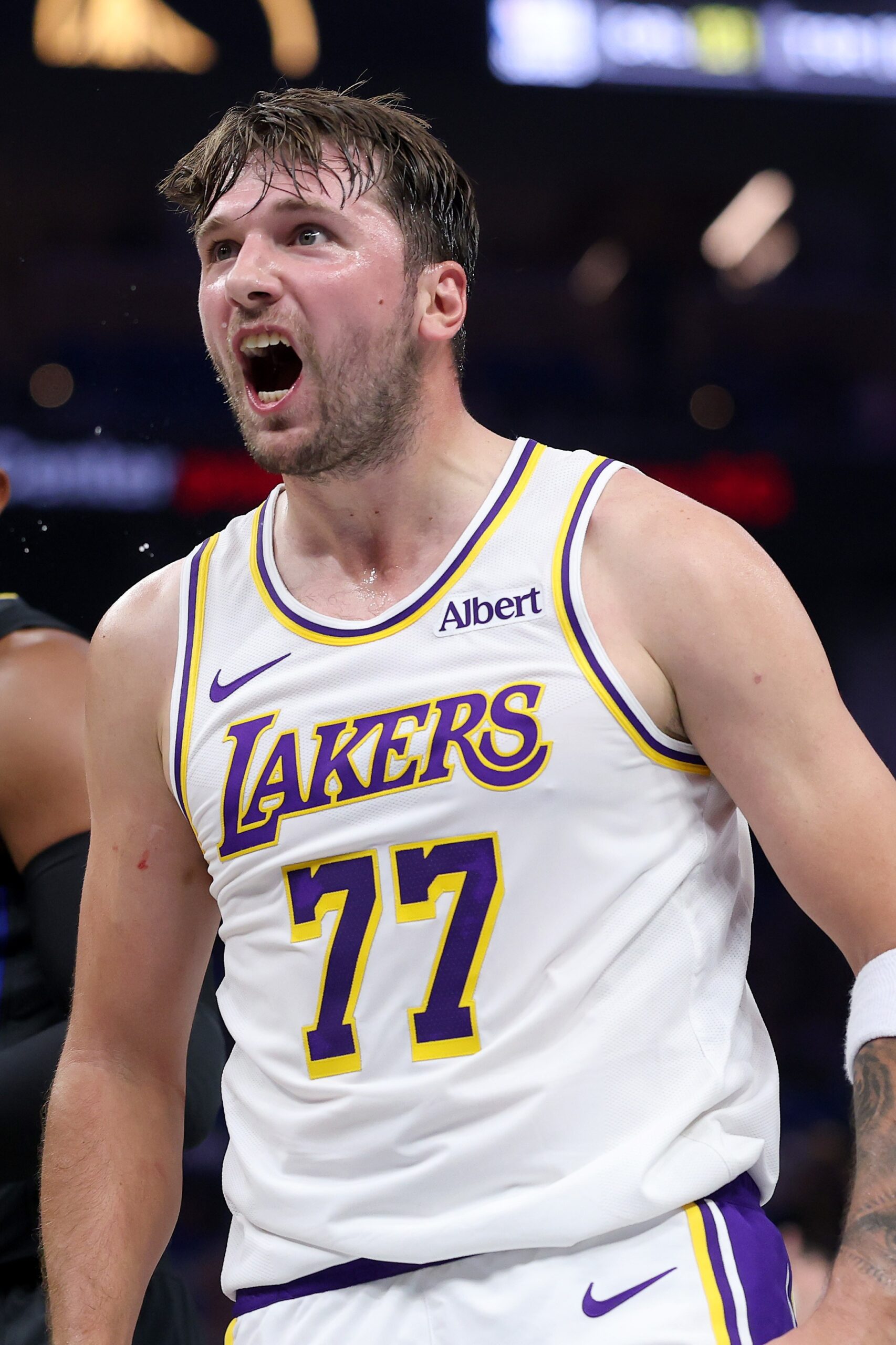 Luka Doncic receives loud ovation of boos in highly anticipated matchup against the Warriors